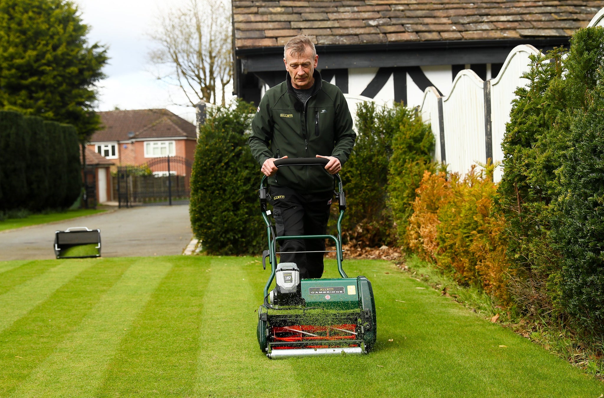 Allett Rover Allett Cambridge 43 Battery Cylinder Mower – ALLETT Australia