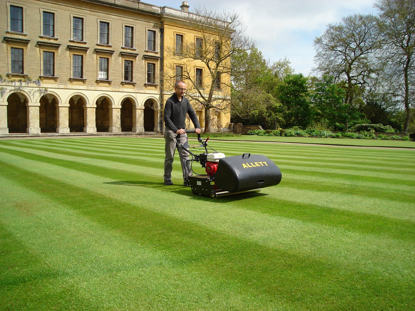 Allett Buffalo 34 Cylinder Mower